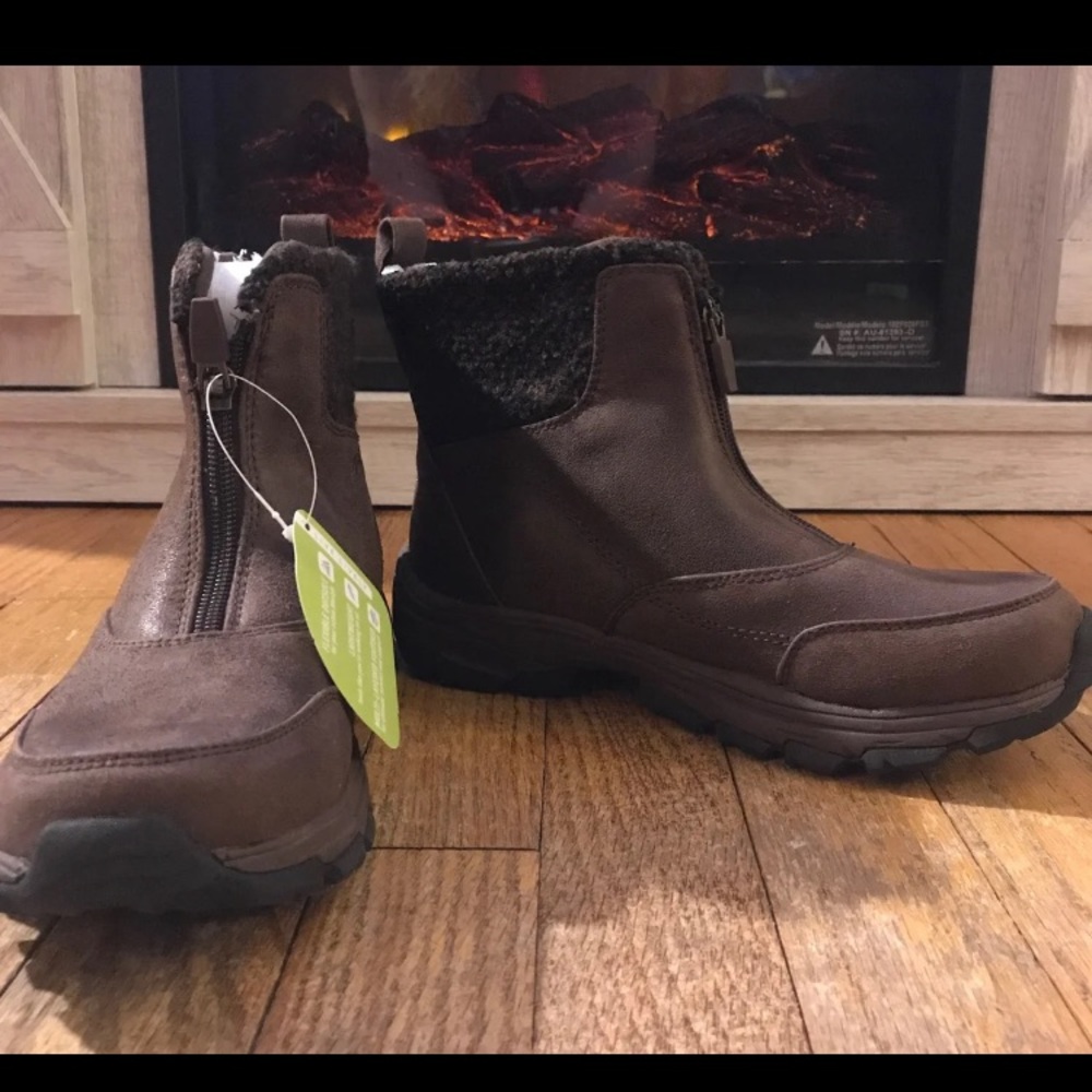 NEW IN BOX brown boots